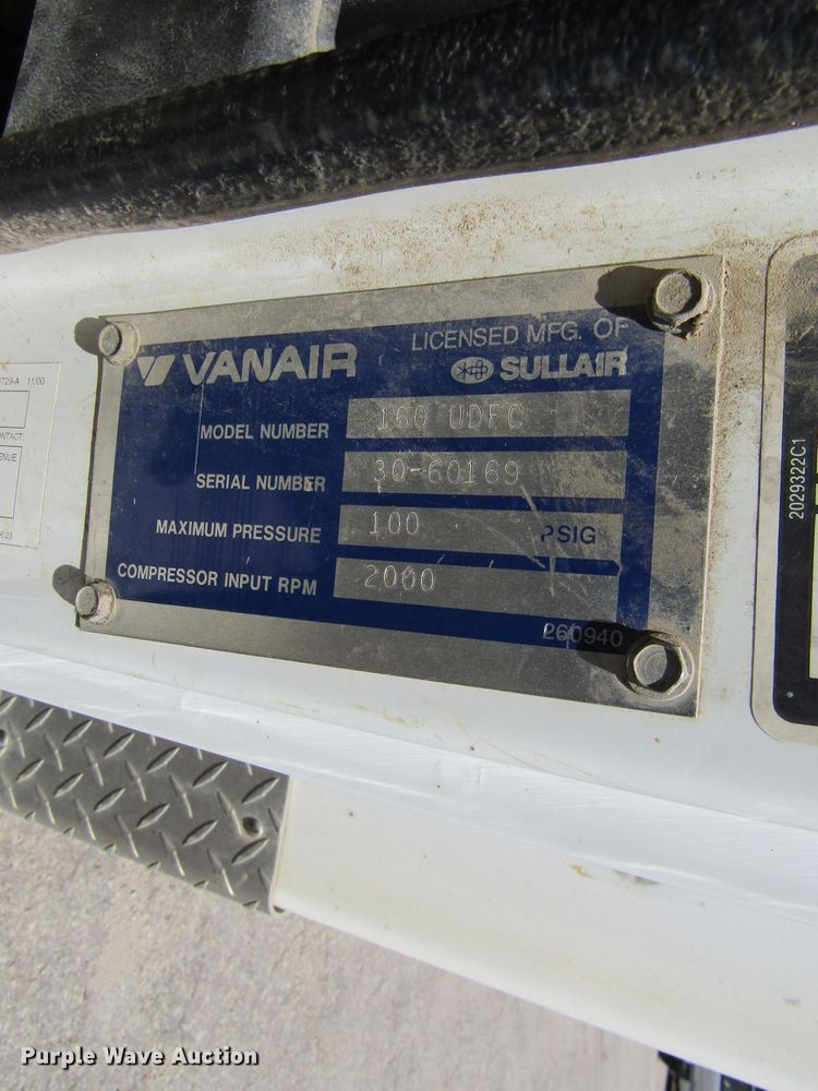 image for item FD9488 1995 International 4700  utility truck