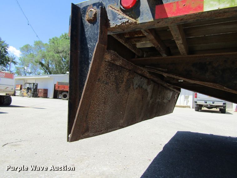 image for item FD9492 2006 PJ Trailer PH303 equipment trailer