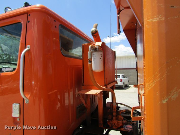 image for item FD9494 1998 International 4900  dump truck