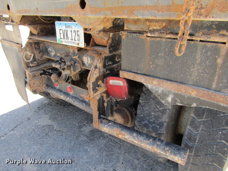 image for item FD9494 1998 International 4900  dump truck