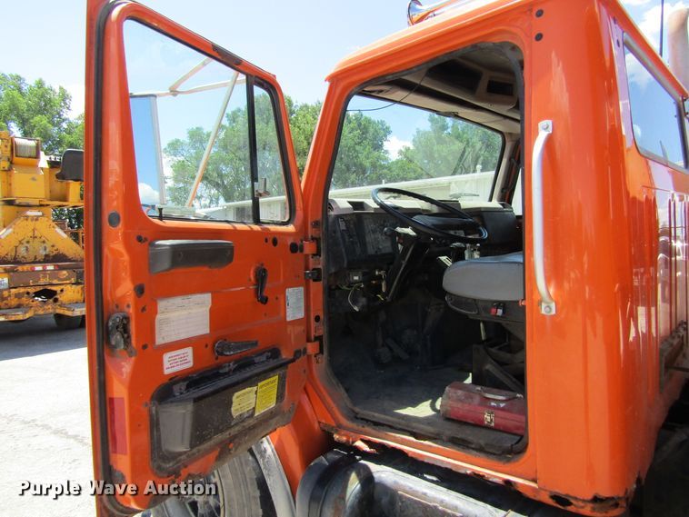 image for item FD9494 1998 International 4900  dump truck