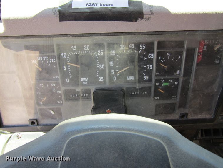 image for item FD9494 1998 International 4900  dump truck