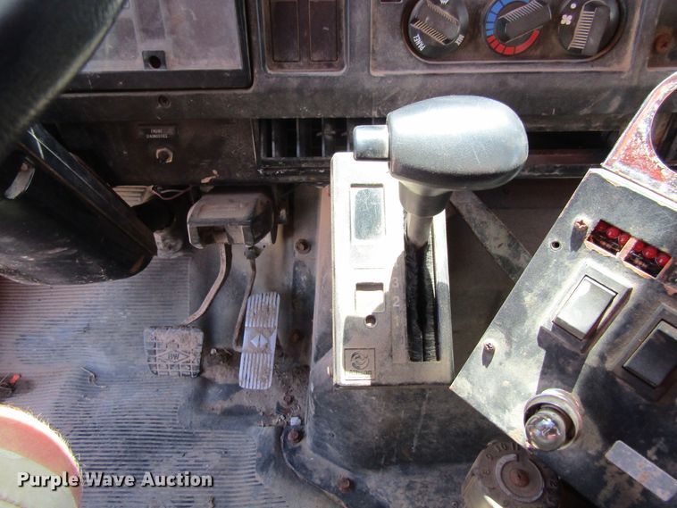 image for item FD9494 1998 International 4900  dump truck