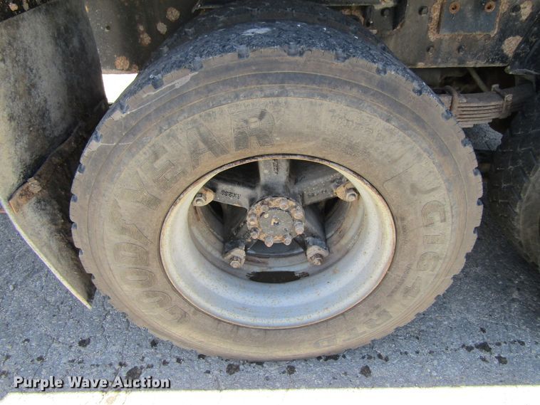 image for item FD9494 1998 International 4900  dump truck