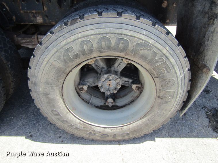 image for item FD9494 1998 International 4900  dump truck