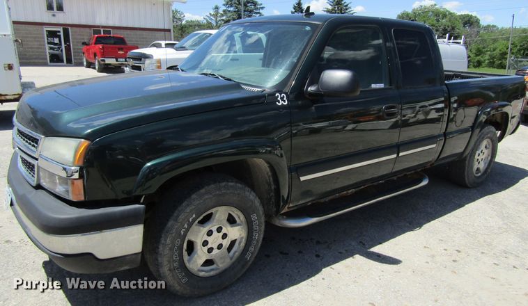 image for item FD9496 2006 Chevrolet Silverado 1500  Ext. Cab pickup truck