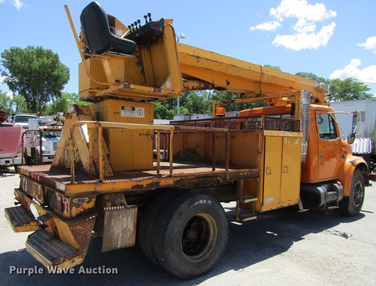image for item FD9499 1991 International 4900  digger derrick truck
