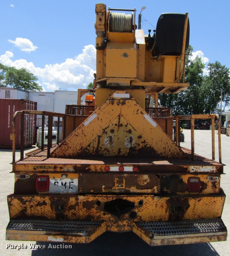 image for item FD9499 1991 International 4900  digger derrick truck