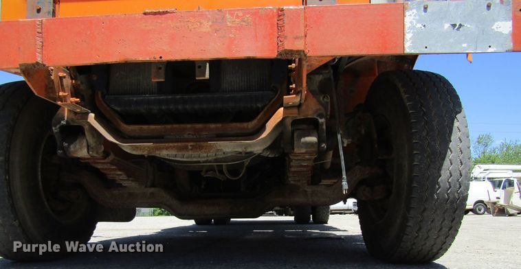 image for item FD9499 1991 International 4900  digger derrick truck