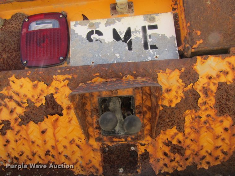 image for item FD9499 1991 International 4900  digger derrick truck