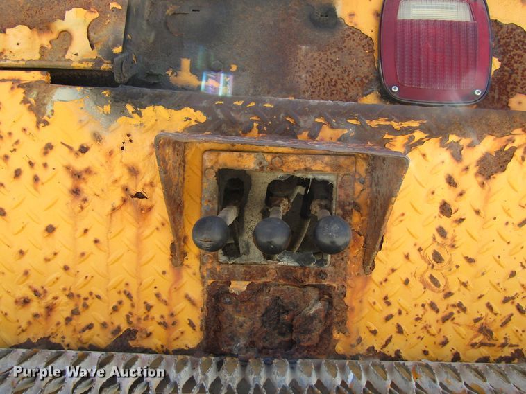 image for item FD9499 1991 International 4900  digger derrick truck