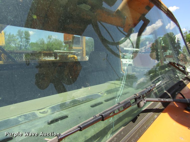 image for item FD9499 1991 International 4900  digger derrick truck