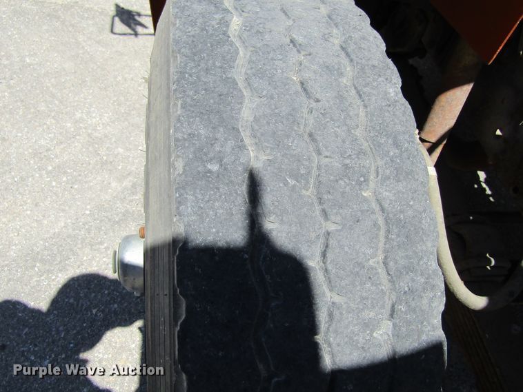 image for item FD9499 1991 International 4900  digger derrick truck