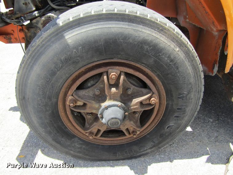 image for item FD9499 1991 International 4900  digger derrick truck