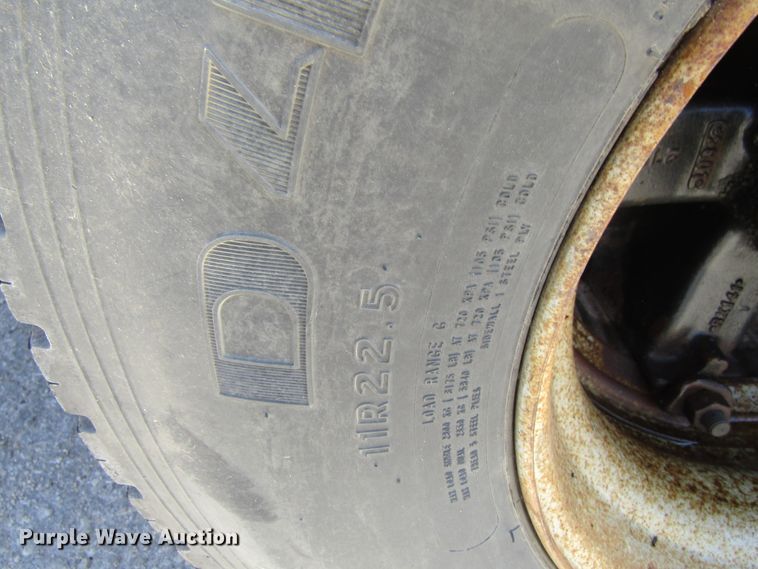 image for item FD9499 1991 International 4900  digger derrick truck