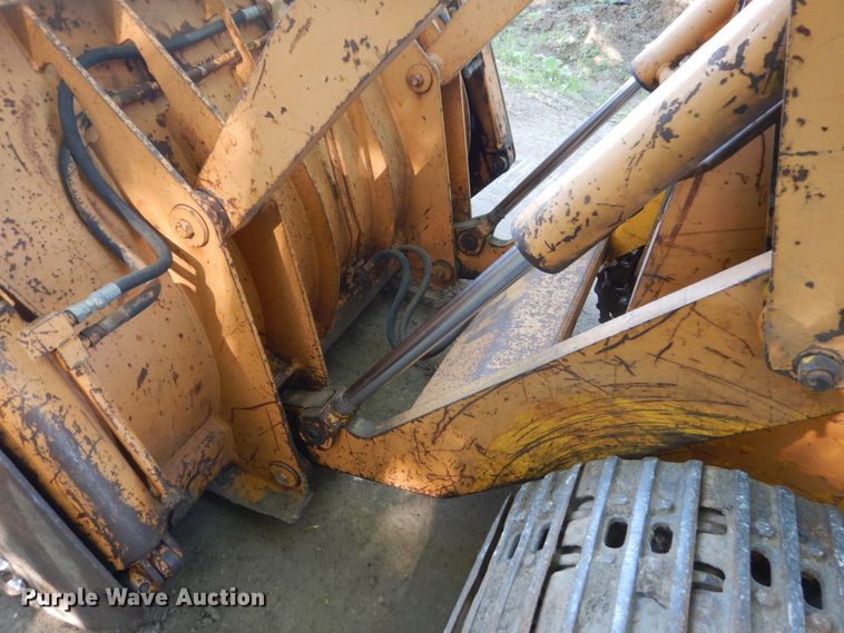 image for item FX9190 1974 Case 850  track loader