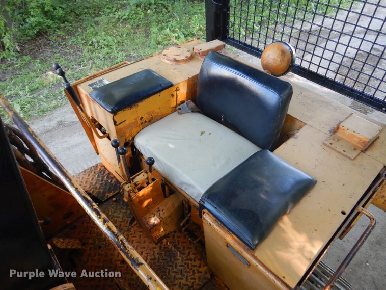 image for item FX9190 1974 Case 850  track loader