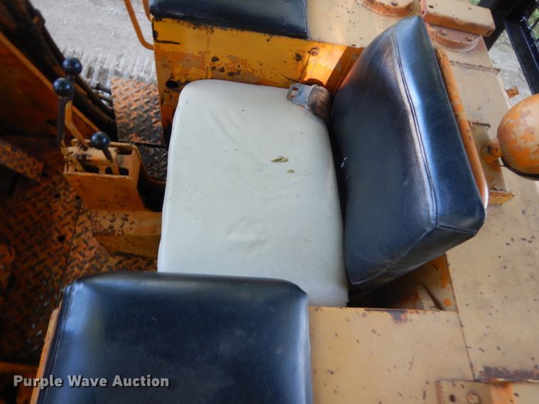 image for item FX9190 1974 Case 850  track loader