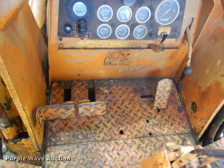 image for item FX9190 1974 Case 850  track loader