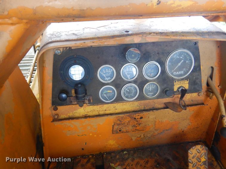 image for item FX9190 1974 Case 850  track loader