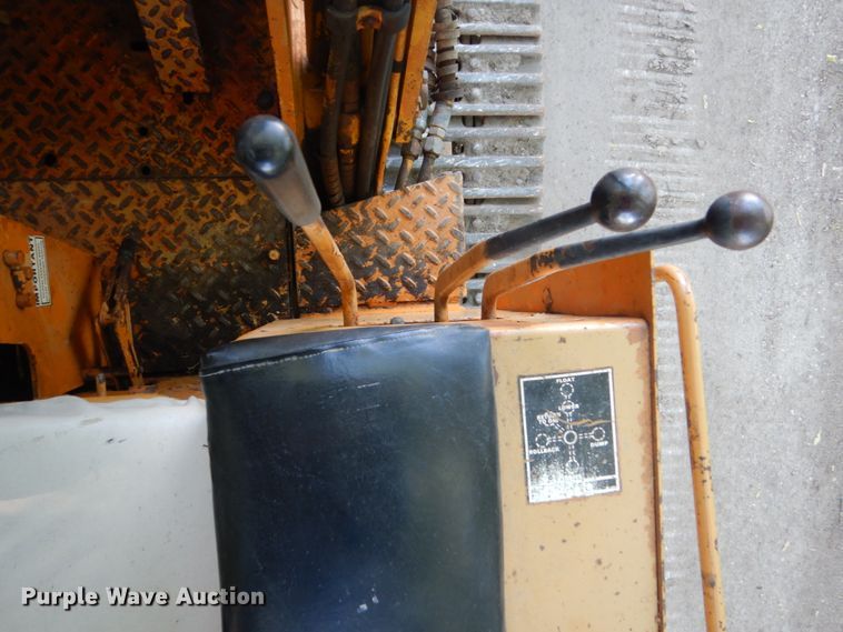 image for item FX9190 1974 Case 850  track loader