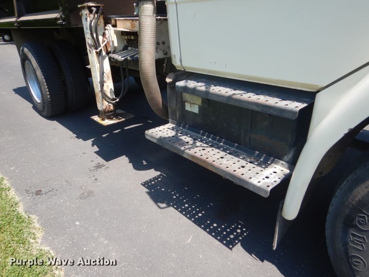 image for item FX9191 1992 Freightliner FL70  crane truck