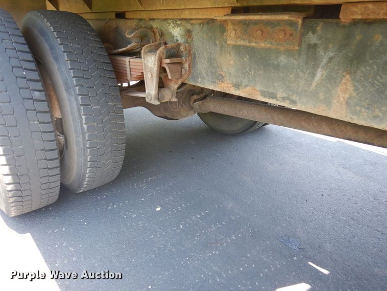 image for item FX9191 1992 Freightliner FL70  crane truck