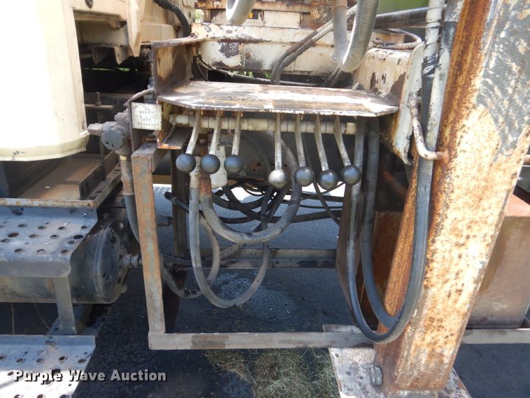 image for item FX9191 1992 Freightliner FL70  crane truck