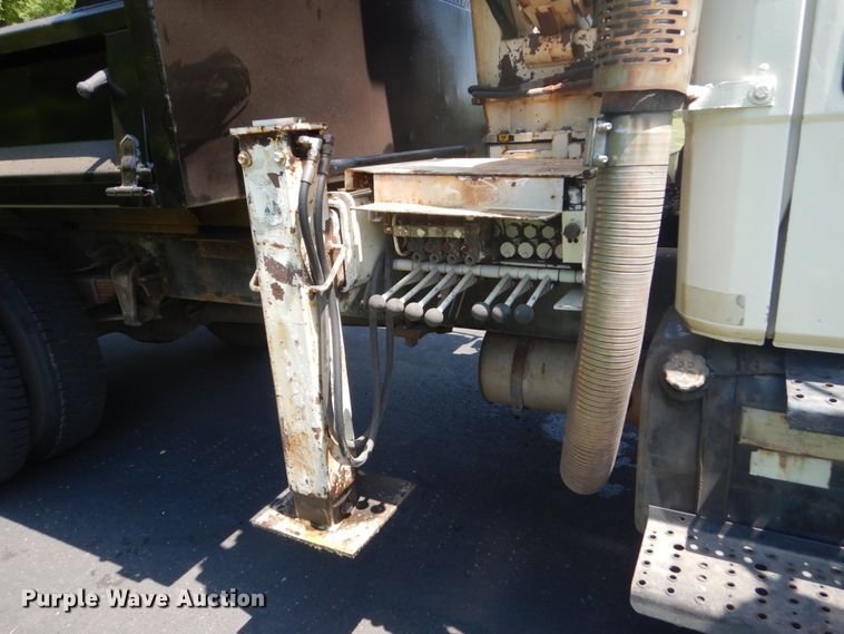 image for item FX9191 1992 Freightliner FL70  crane truck