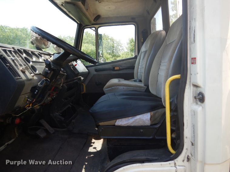 image for item FX9191 1992 Freightliner FL70  crane truck