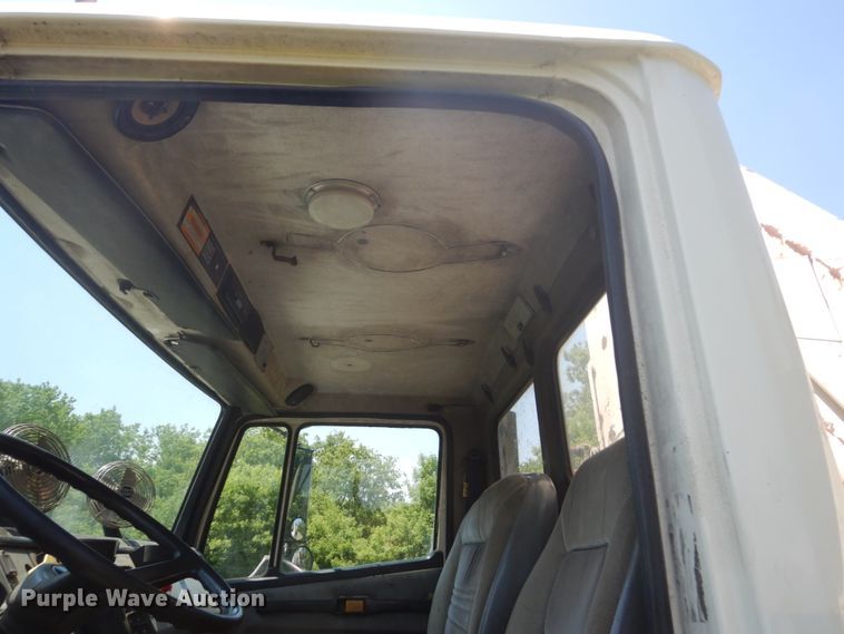 image for item FX9191 1992 Freightliner FL70  crane truck