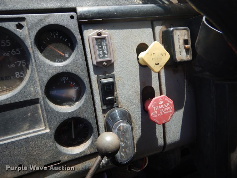 image for item FX9191 1992 Freightliner FL70  crane truck