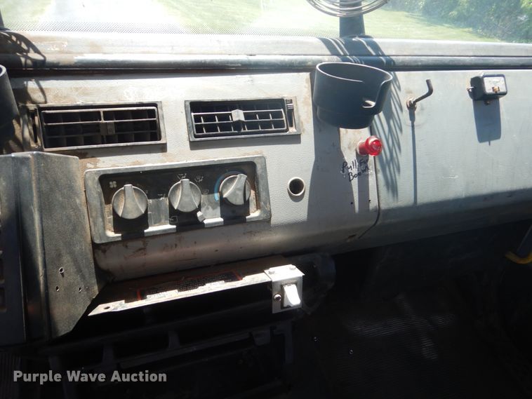 image for item FX9191 1992 Freightliner FL70  crane truck