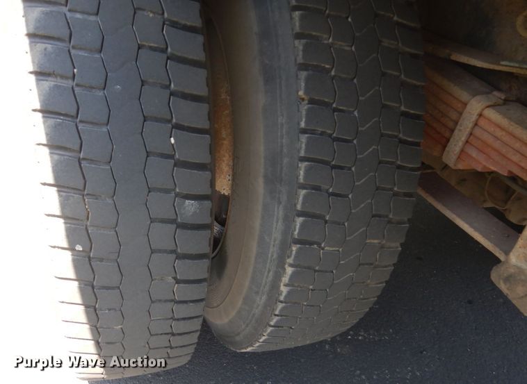 image for item FX9191 1992 Freightliner FL70  crane truck