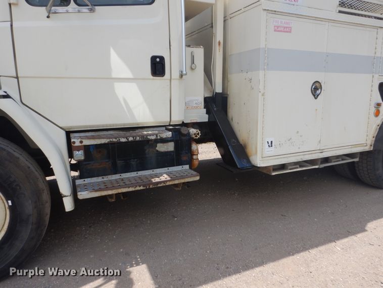 image for item FX9197 1996 Freightliner FL80  digger derrick truck