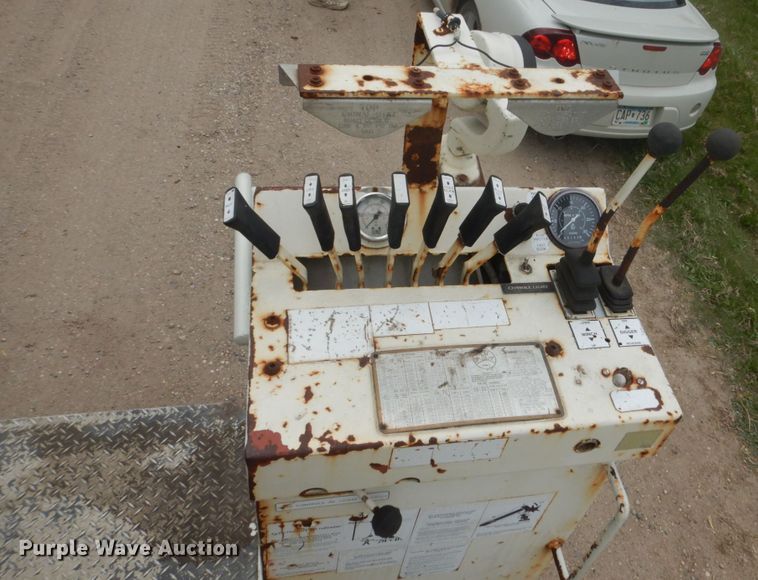 image for item FX9197 1996 Freightliner FL80  digger derrick truck