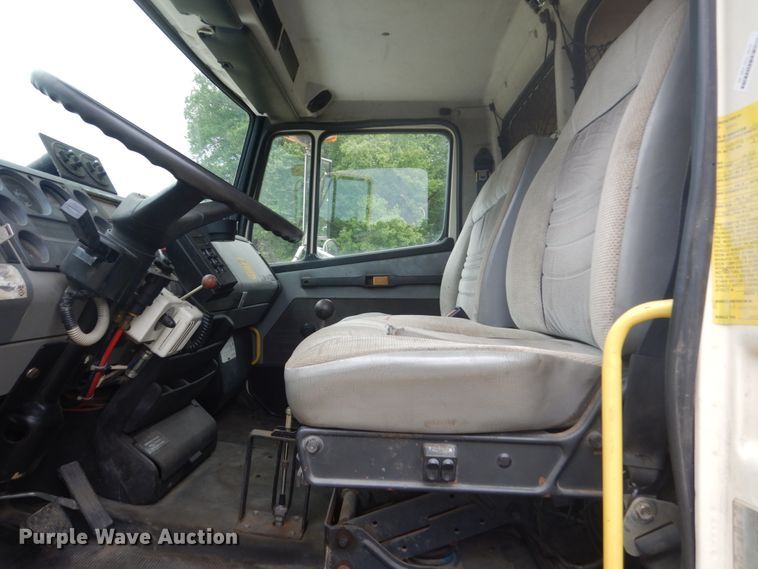 image for item FX9197 1996 Freightliner FL80  digger derrick truck