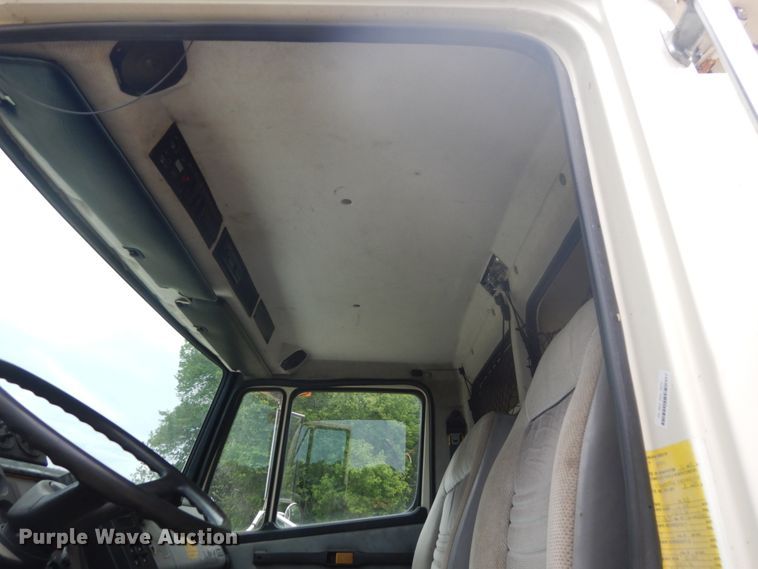 image for item FX9197 1996 Freightliner FL80  digger derrick truck