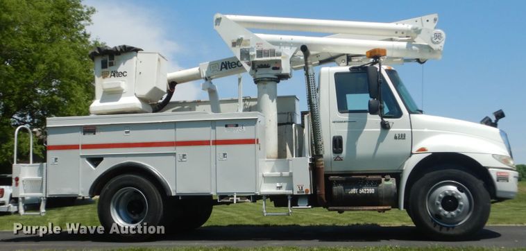 image for item FX9200 2003 International 4300  bucket truck