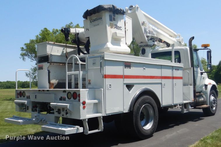 image for item FX9200 2003 International 4300  bucket truck