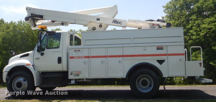 image for item FX9200 2003 International 4300  bucket truck