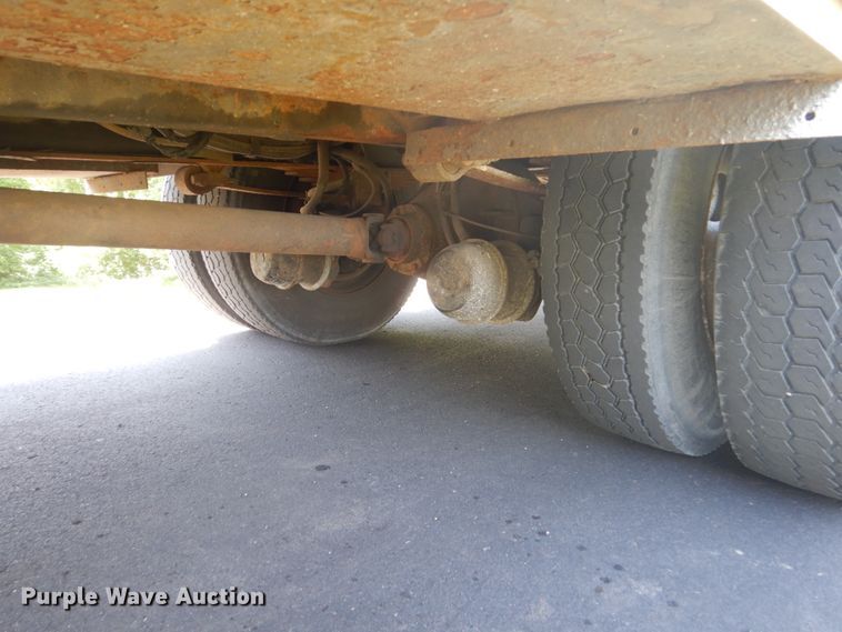 image for item FX9200 2003 International 4300  bucket truck