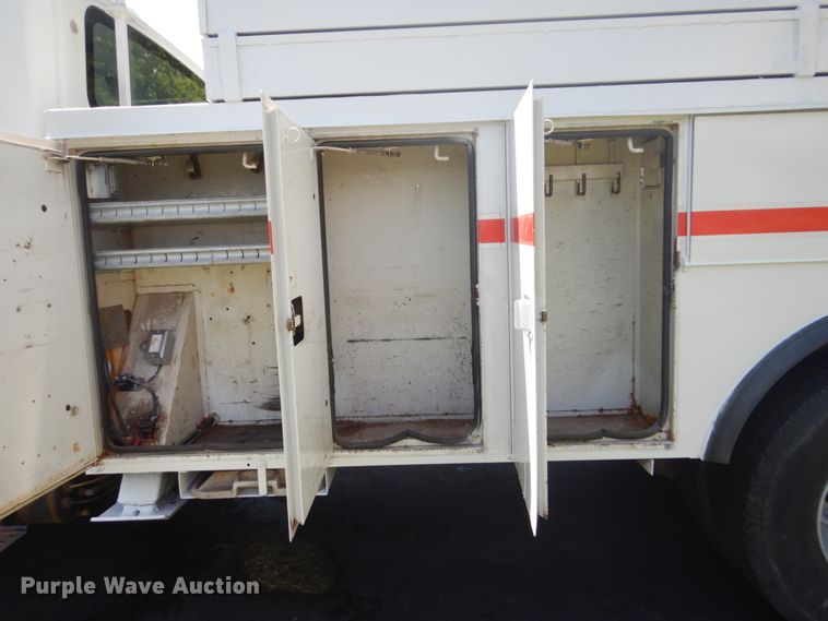 image for item FX9200 2003 International 4300  bucket truck