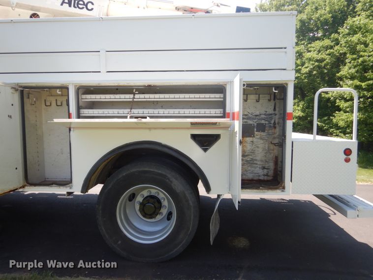 image for item FX9200 2003 International 4300  bucket truck