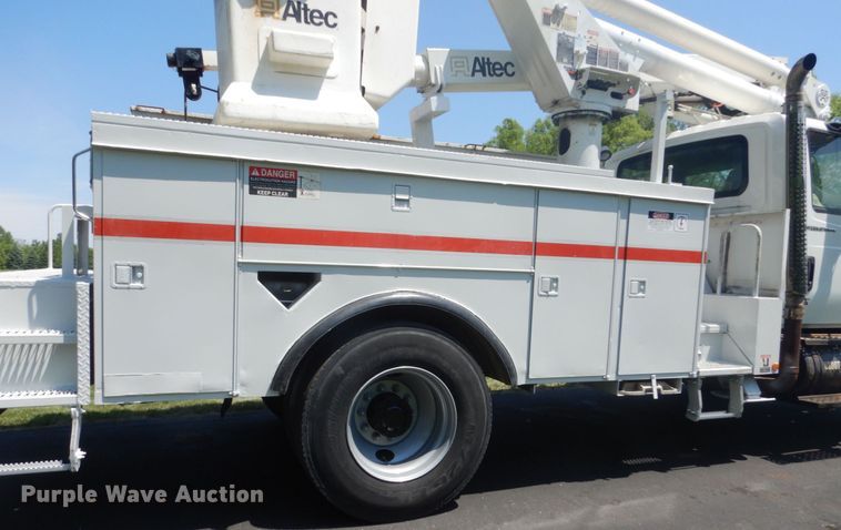 image for item FX9200 2003 International 4300  bucket truck