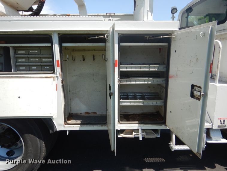 image for item FX9200 2003 International 4300  bucket truck