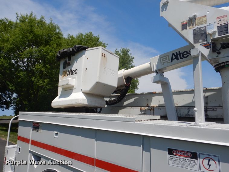 image for item FX9200 2003 International 4300  bucket truck