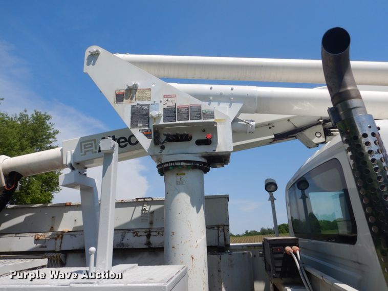 image for item FX9200 2003 International 4300  bucket truck