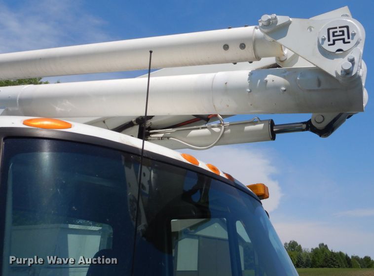 image for item FX9200 2003 International 4300  bucket truck