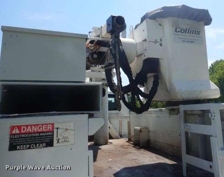 image for item FX9200 2003 International 4300  bucket truck